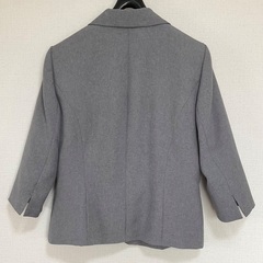 『極美品』未使用・上品なアンサンブル三点セット(ブラウス・スカート・ジャケット)の画像