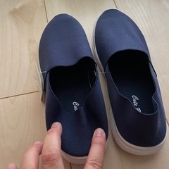 ⭐︎【新品】紺色スニーカー L２４㎝ぐらい　かかと踏めるの画像