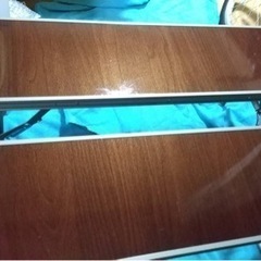 キャンプ用机と椅子の画像