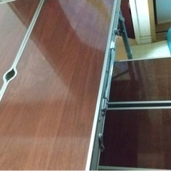 キャンプ用机と椅子の画像