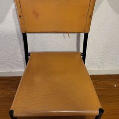 革張りダイニングチェア