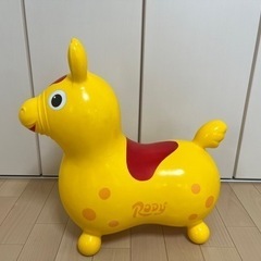 ロディ　乗り物　黄色の画像