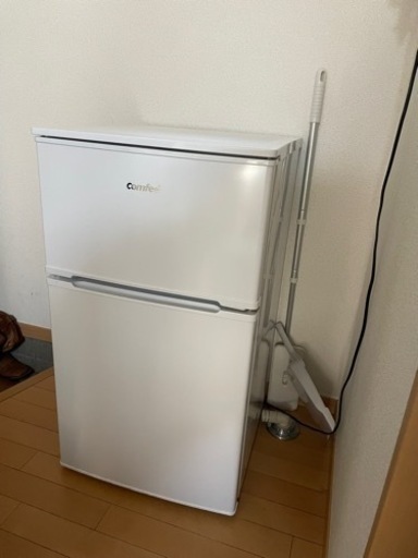 COMFEE‘ 冷蔵庫 使用期間は一年ほど 比較的綺麗なのでご希望の方は連絡をお願いいたします ※炊飯器も付きます