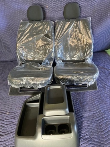 【新品未使用】200系6型ハイエース　運転席  助手席シート　おまけ付き