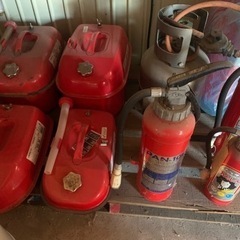 ガソリン携行缶　消火器