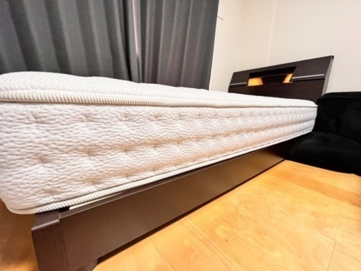 【単身赴任・一人暮らしに】シングル すのこベッドフレーム 宮付き 収納・コンセント・照明付き