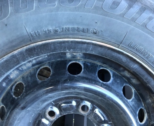 商談中となりました！ハイエース用　鉄ホイール付きスタッドレス