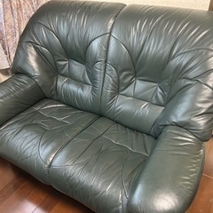 【値下げしました】2人掛け背もたれ高めの本革ソファ