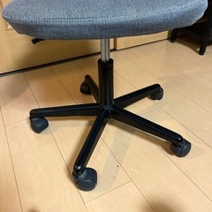 ニトリのコロコロ椅子の画像