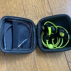 soundPEATSワイヤレスイヤホン　