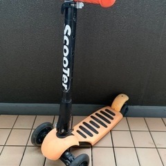 車輪が光るキックボード❣️目立ちます