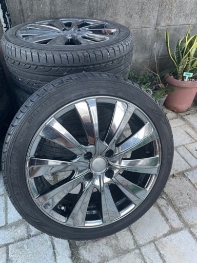 タイヤホイール軽自動車、普通自動車用2台分まとめて買って下さい。
