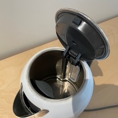 デロンギ  電気ケトル　kMix 1L ホワイト［取説付き]の画像