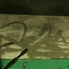 （ジャンク扱い）タンク式高圧洗浄機コードレスタイプ（アイリスオーヤマ）の画像