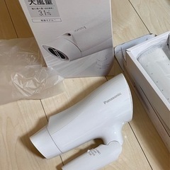 [明日11時まで]パナソニック　ドライヤー　軽量モデル　大風量／...