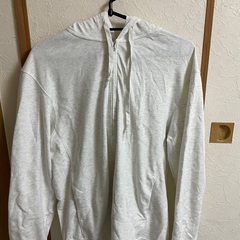 ユニクロ　エアリズムUVカットフルジップパーカ（長袖）01 OFF WHITE Mサイズの画像