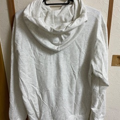 ユニクロ　エアリズムUVカットフルジップパーカ（長袖）01 OFF WHITE Mサイズの画像