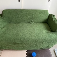 ソファ　カバー付き　緑の画像