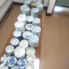 大量にある中古（新古品あり）の和洋食器の販売いたしますの画像
