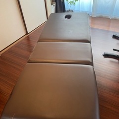中古　整体、オイルマッサージ用　折りたたみベッド