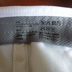 adidas ホワイト色の帽子！2回使用致しました。の画像