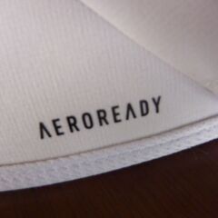 adidas ホワイト色の帽子！2回使用致しました。の画像