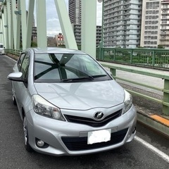 トヨタ・ヴィッツ・Uグレード・シルバー