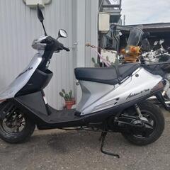 スズキ　アドレスV100　シルバーの画像