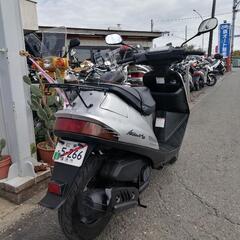 スズキ　アドレスV100　シルバーの画像