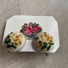 プチポアン　プチポワン　刺繍　バラ　薔薇　イヤリング