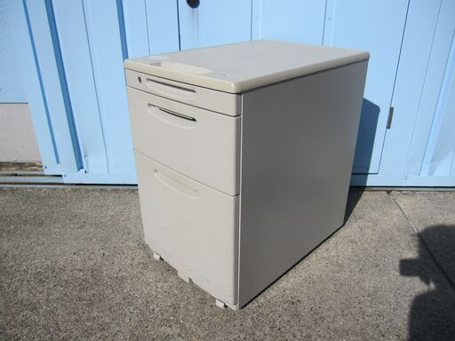 3段ワゴン　オカムラ製SD　ニューグレー　鍵無し・作成可能880円/本
