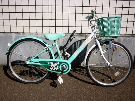☆自転車 ジュニアサイクル 22インチ 女の子向け 切り替え無し ライト付き 子ども用自転車 カゴ付き グリーン ホワイト 札幌 北2