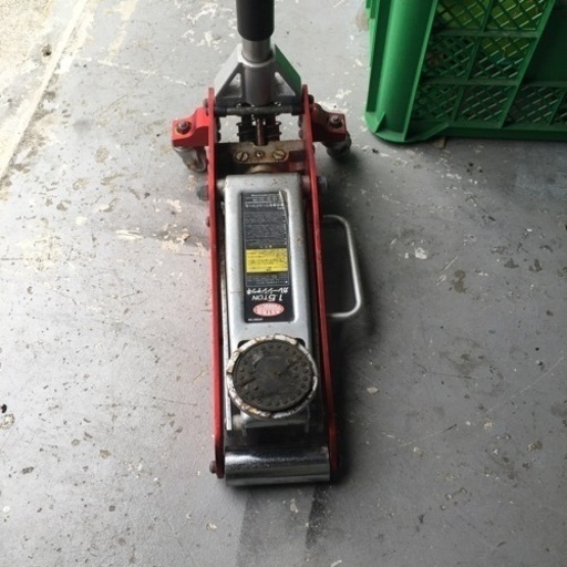 アストロ製のアルミジャッキ