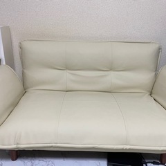 4ヶ月使用のとてもシンプルなソファ