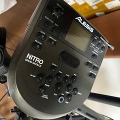 Alesis Nitro Mesh Kit 椅子、マット等付属品付きの画像