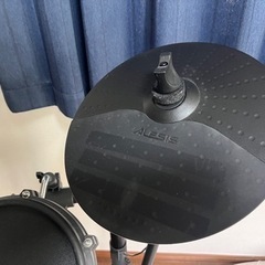 Alesis Nitro Mesh Kit 椅子、マット等付属品付きの画像