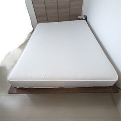 【売ります】無印良品　ダブルマットレス　木製ベッドフレームウォールナット材突板　ダブルの画像