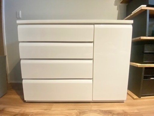 洋服タンス　(ニトリ廃盤品、白、調整可能棚付き)