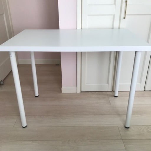 机　綺麗　白　シンプル　IKEA 半年も使ってません