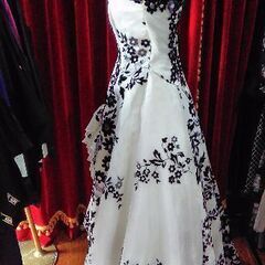 ★SALE★☆USED☆　ホワイト×フラワー・パーティードレス（STEFANO RICCI FIRENZE ）の画像