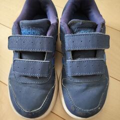 アディダス　スニーカーの画像
