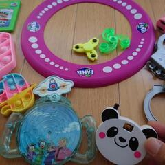 おもちゃ色々 百均、ハッピーセットの画像