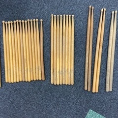 マーチングドラム　まとめて19点　バチは17個分　動作未確認　ジャンク品　打楽器の画像