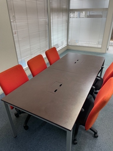 会議テーブルと机5脚