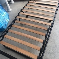 折りたたみパイプベッドの画像