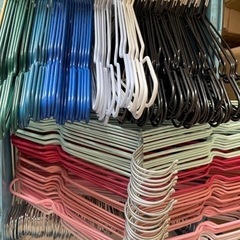 300本まとめ売り　ハンガーの画像