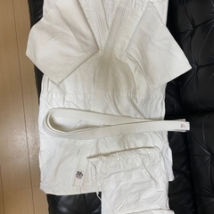 超美品＊黒帯印　初心者向け　柔道衣　上下衣（白帯つき）　柔道着