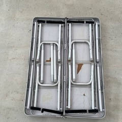 折りたたみテーブル、ベンチの画像
