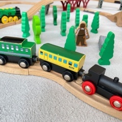 木の電車セットの画像
