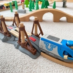木の電車セットの画像